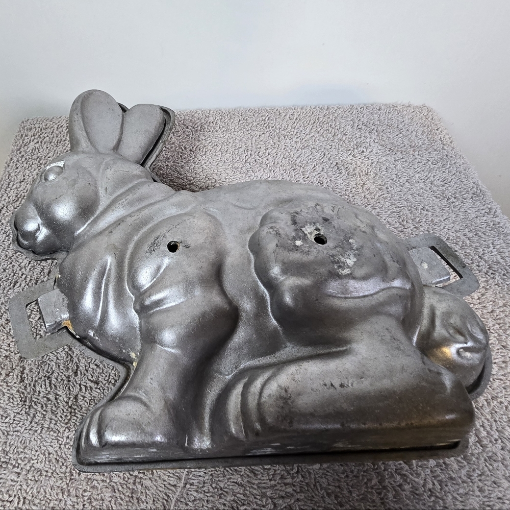 Silver Rabbit Cake Mold - Picture 3 of 13